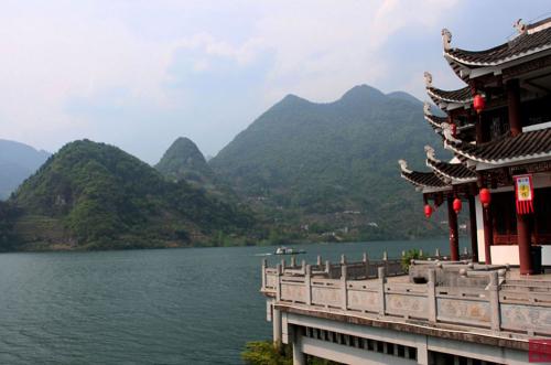 【瀑布穿越+山水画廊】三峡大瀑布、清江画廊2日清凉之旅 · 穿瀑湿身体验，船游清江仙境 🌟 - 图片2