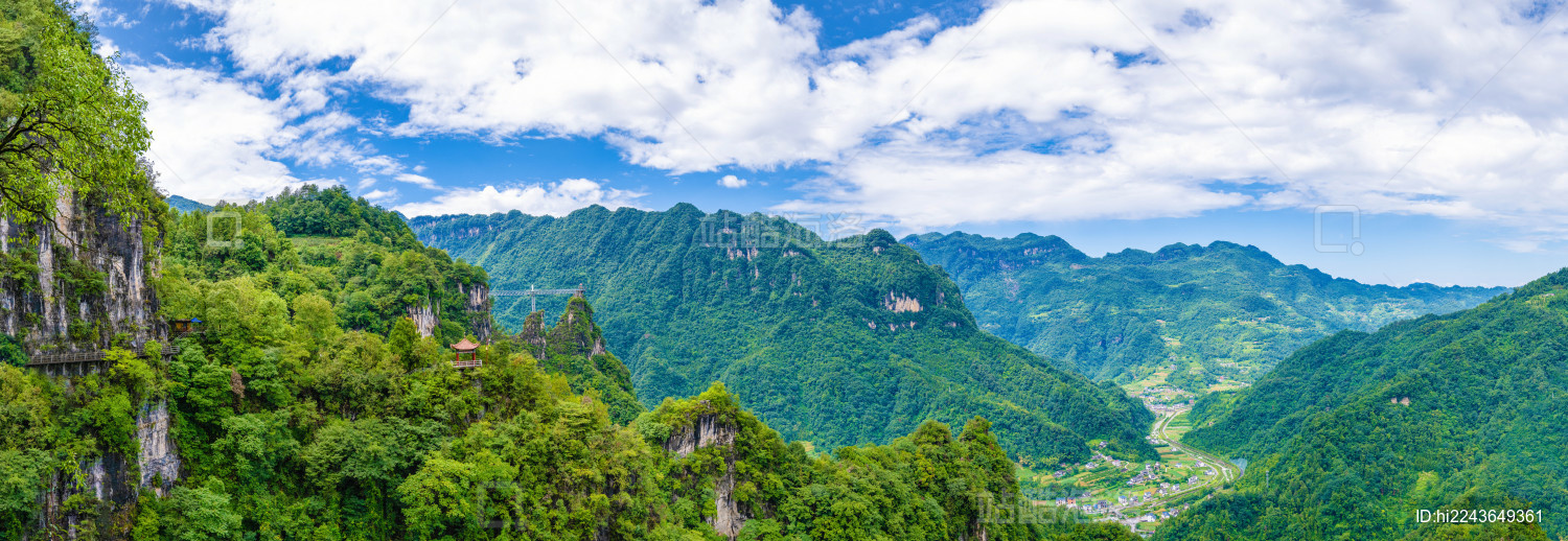绝壁栈道漫步，清江之畔仙山！宜昌清江方山：悬崖上的天然氧吧与惊心石桥 🪷